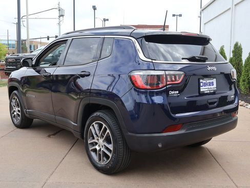 Used 2018 Jeep Compass Latitude w/ Popular Equipment Group FWD image 4