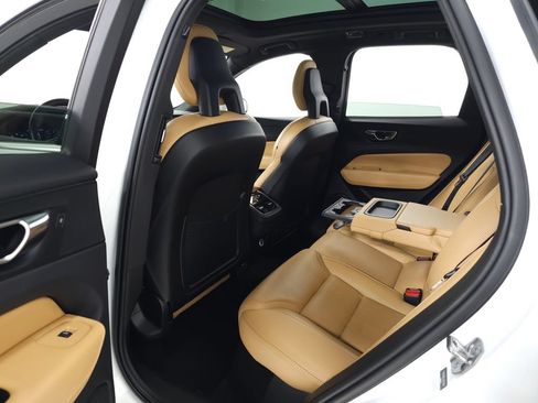 Used 2018 Volvo XC60 T6 Inscription w/ Luxury Seat Package AWD/4WD image 37