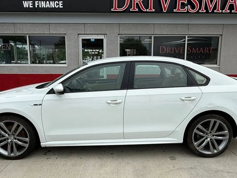 Used 2018 Volkswagen Passat 2.0T R-Line w/ R-Line Lighting Package FWD image 5