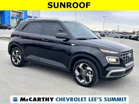 Used 2024 Hyundai Venue SEL image 16