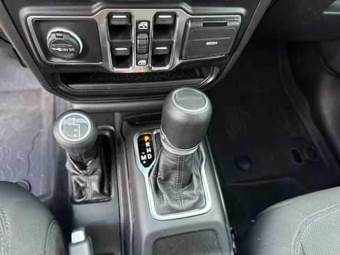 Used 2022 Jeep Gladiator Sport image 30