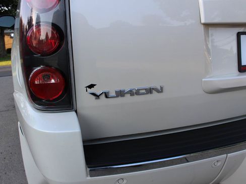 Used 2013 GMC Yukon Denali AWD/4WD image 47