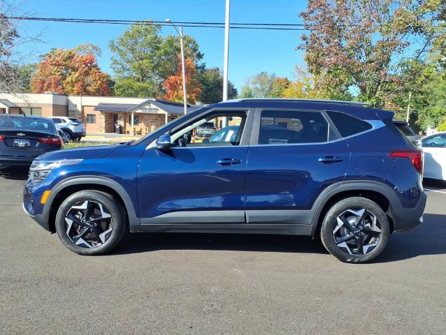 Used 2024 Kia Seltos EX AWD/4WD image 3