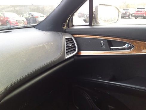 Used 2017 Lincoln MKX Reserve w/ Lincoln MKX Climate Package image 17