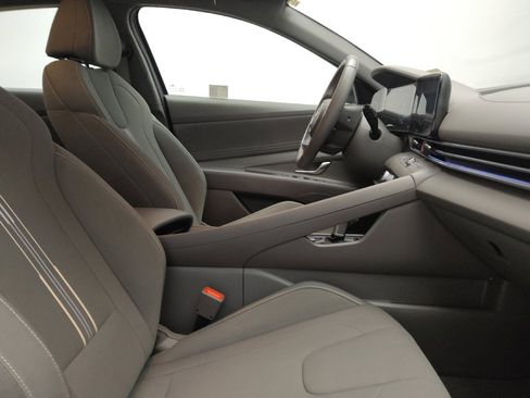 Used 2025 Hyundai Elantra SEL image 21