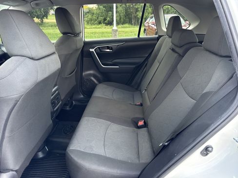 Used 2022 Toyota RAV4 XLE FWD image 13