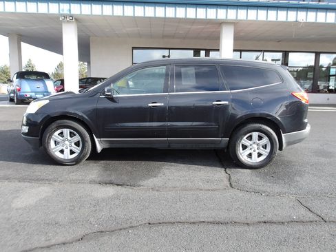 Used 2011 Chevrolet Traverse LT w/ Personal Connectivity Package image 2