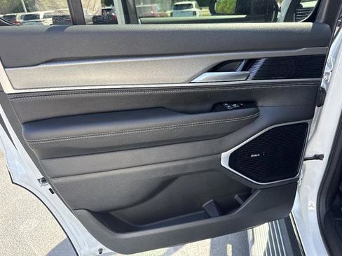 New 2026 Jeep Grand Wagoneer Limited w/ Premium Group II AWD/4WD image 16