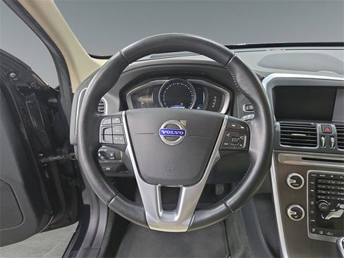 Used 2016 Volvo XC60 T6 Platinum image 16