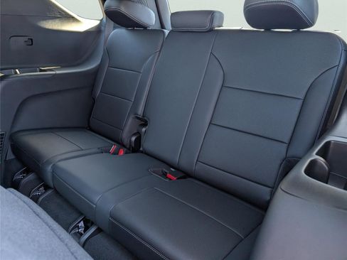 New 2026 Chevrolet Traverse LT w/ Sun and Wheel Package FWD image 17