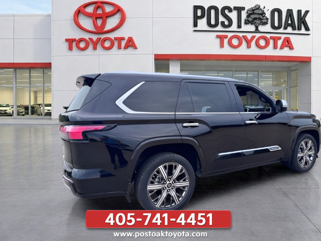 Used 2023 Toyota Sequoia Capstone AWD/4WD image 10