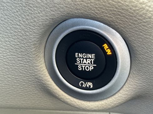 Used 2017 Chrysler Pacifica Limited w/ Advanced Safetytec Group image 19