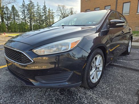 Used 2015 Ford Focus SE image 2