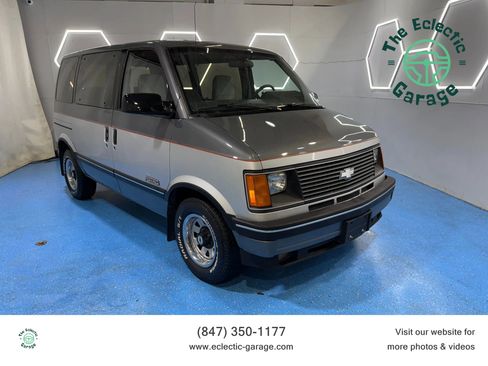 Used 1990 Chevrolet Astro LT image 1