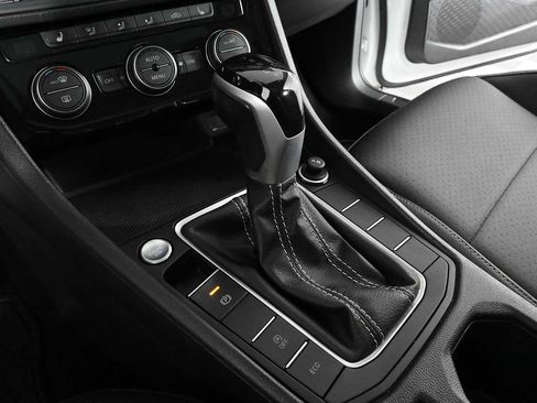 Certified 2023 Volkswagen Jetta SE w/ Panoramic Sunroof Package FWD image 27