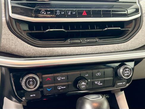 Used 2022 Jeep Compass Latitude image 27