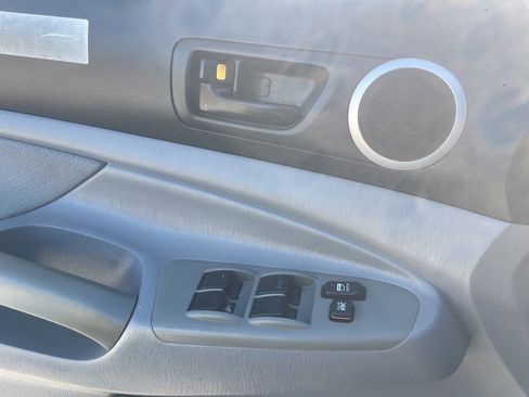 Used 2011 Toyota Tacoma PreRunner w/ TRD Off-Road Pkg image 17