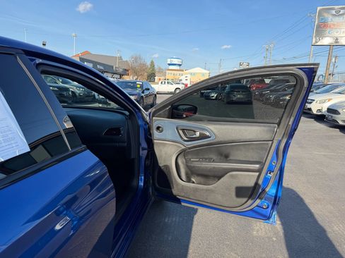 Used 2015 Chrysler 200 S FWD image 32