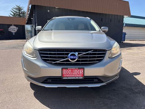 Used 2015 Volvo XC60 T6 w/ Proximity Package AWD/4WD image 9