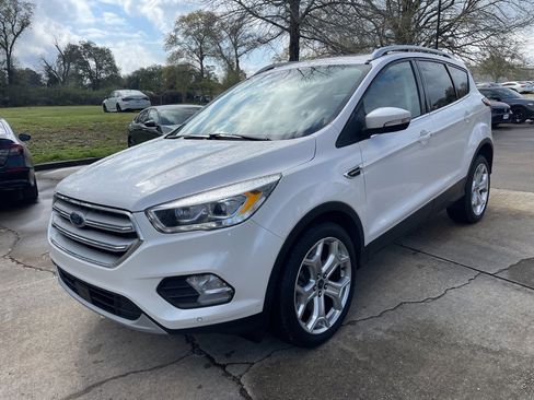 Used 2019 Ford Escape Titanium image 1