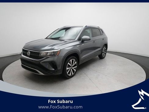 Used 2022 Volkswagen Taos SE image 1