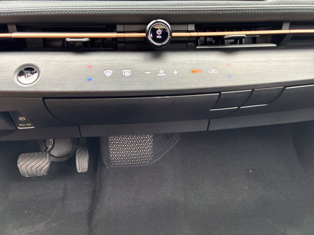 Certified 2024 Nissan Ariya AWD image 19