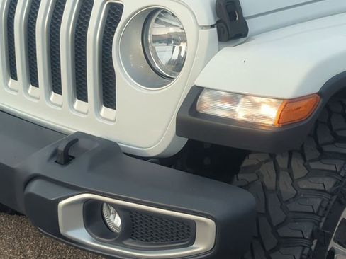 Used 2019 Jeep Wrangler Unlimited Sahara AWD/4WD image 9