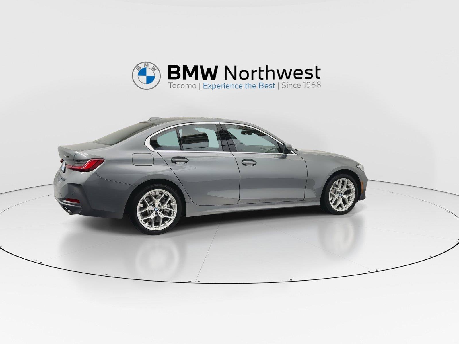 Used 2025 BMW 330i xDrive Sedan w/ Premium Package AWD/4WD image 4