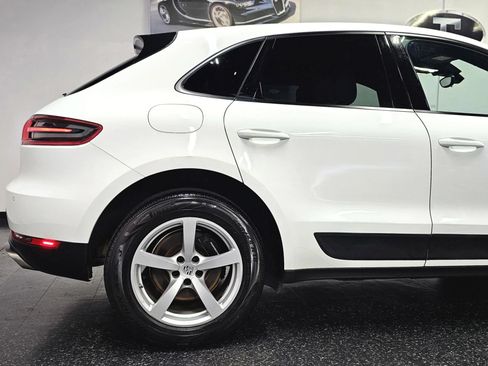 Used 2018 Porsche Macan Sport Edition AWD/4WD image 30