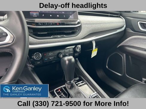 Used 2023 Jeep Compass Latitude image 34