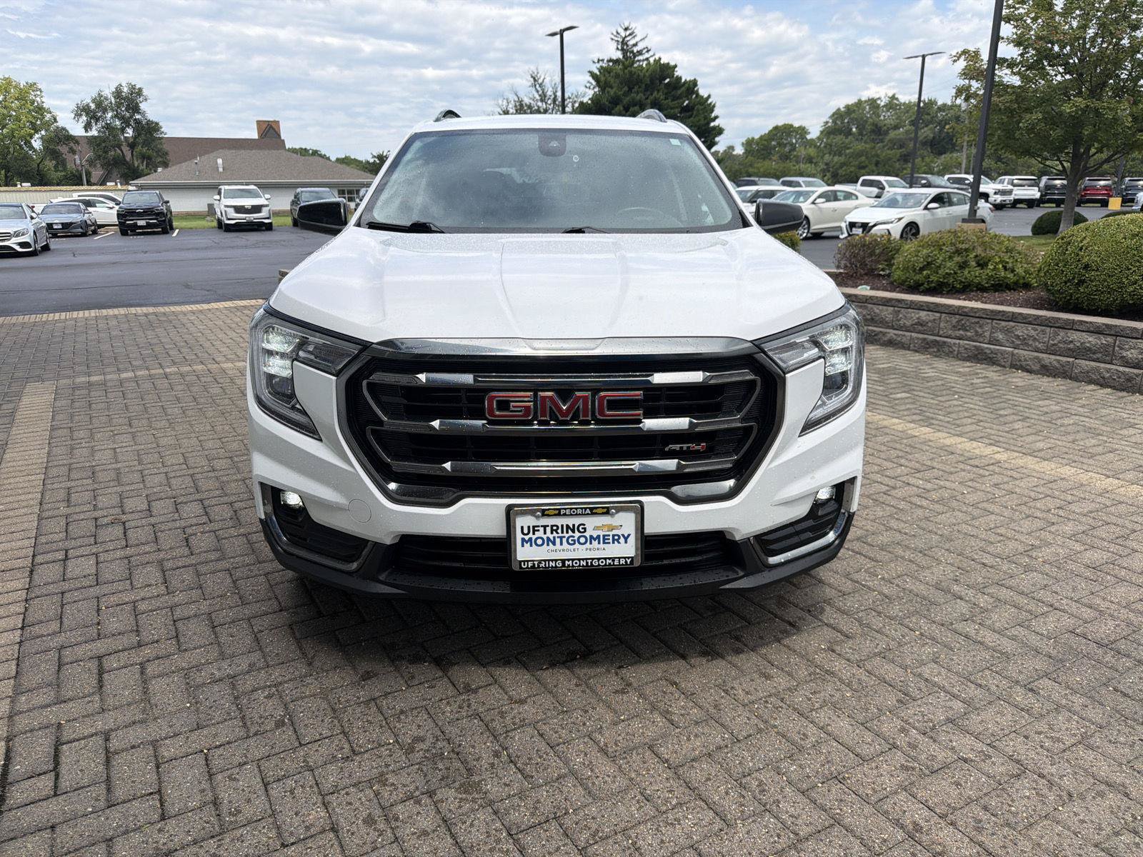 Used 2023 GMC Terrain AT4 AWD/4WD image 8
