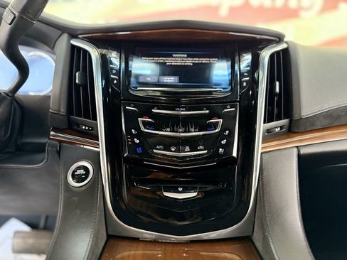 Used 2016 Cadillac Escalade ESV Premium image 21