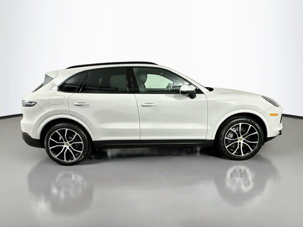 Used 2023 Porsche Cayenne AWD/4WD image 4