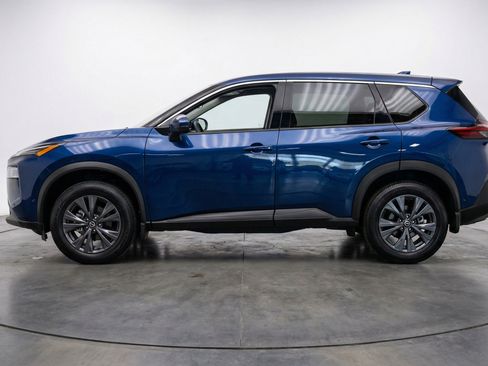 Used 2025 Nissan Rogue SV image 5