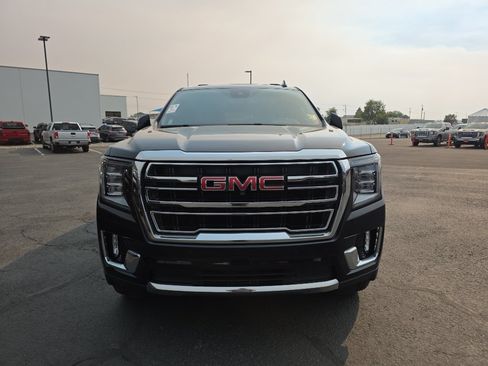 Used 2023 GMC Yukon SLT w/ SLT Premium Package AWD/4WD image 2