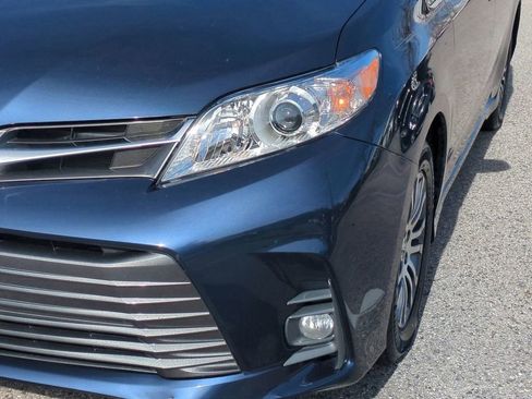 Used 2020 Toyota Sienna Limited image 10