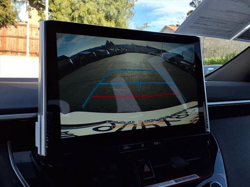 Certified 2025 Toyota Corolla SE image 9