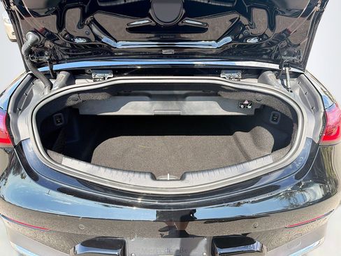 Used 2025 Mercedes-Benz CLE 300 4MATIC Cabriolet image 13