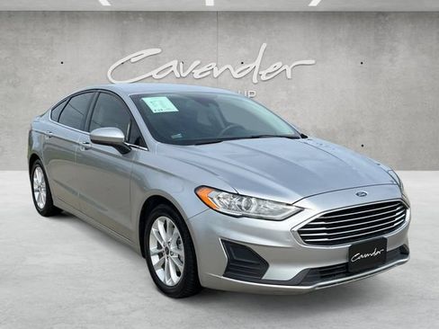 Used 2020 Ford Fusion SE FWD image 2