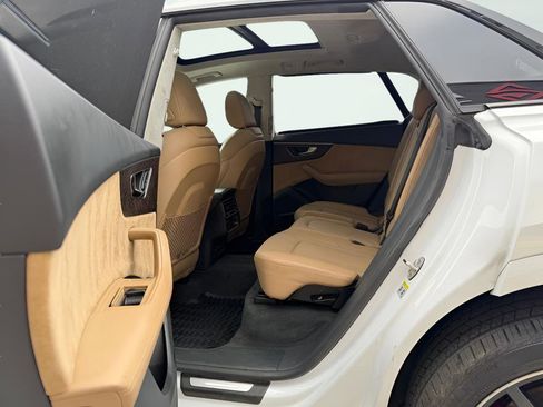 Used 2019 Audi Q8 Prestige w/ Luxury Package AWD/4WD image 23