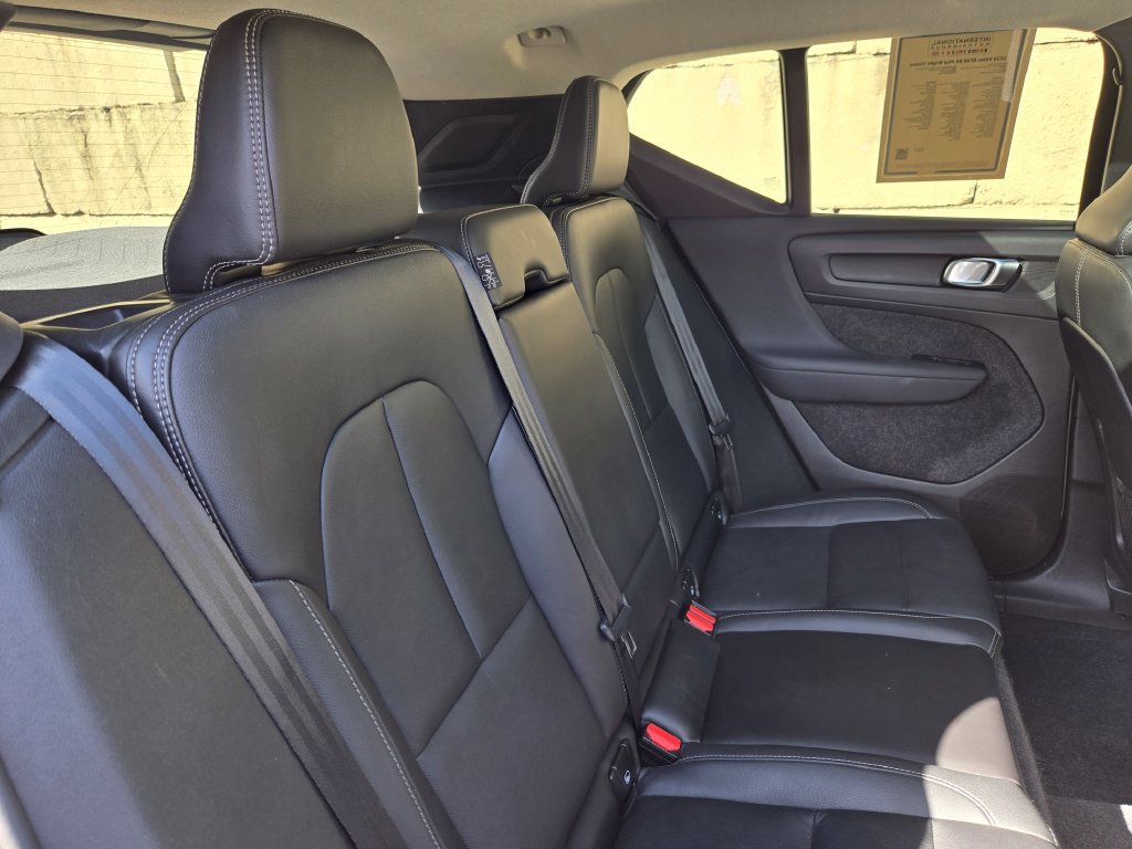Used 2024 Volvo XC40 B5 Plus w/ Protection Package Premier AWD/4WD image 47