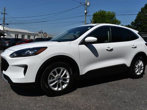Used 2020 Ford Escape SE FWD image 2