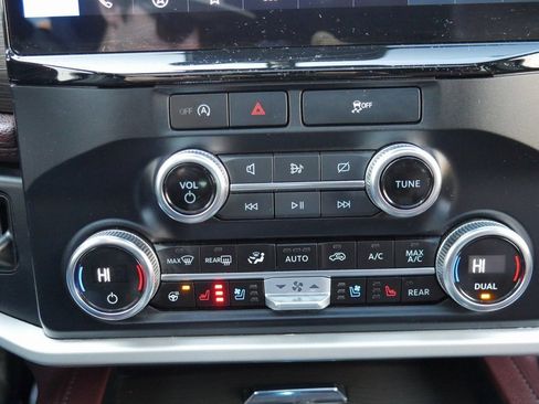 Used 2023 Ford Expedition Limited image 18