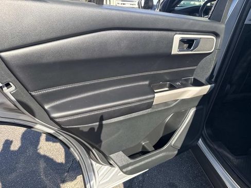 Used 2022 Ford Explorer XLT w/ Equipment Group 202A AWD/4WD image 23
