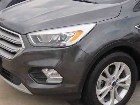 Used 2018 Ford Escape SEL FWD image 3