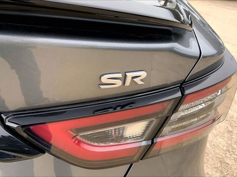 Used 2023 Nissan Maxima SR w/ Sport Mat Group FWD image 10