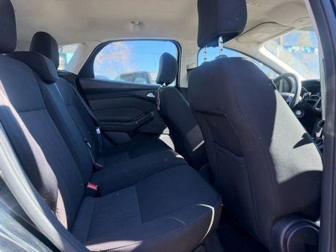 Used 2017 Ford Focus SE FWD image 6