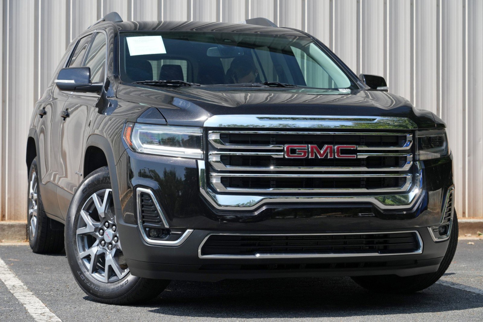 Used 2023 GMC Acadia SLT FWD image 2