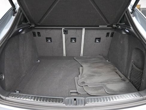 Used 2022 Porsche Macan image 25