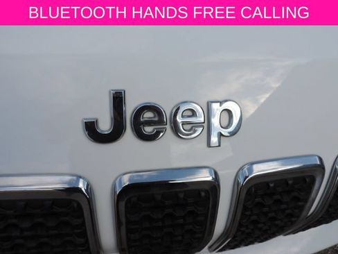 Used 2019 Jeep Cherokee Latitude Plus w/ Cold Weather Group FWD image 11